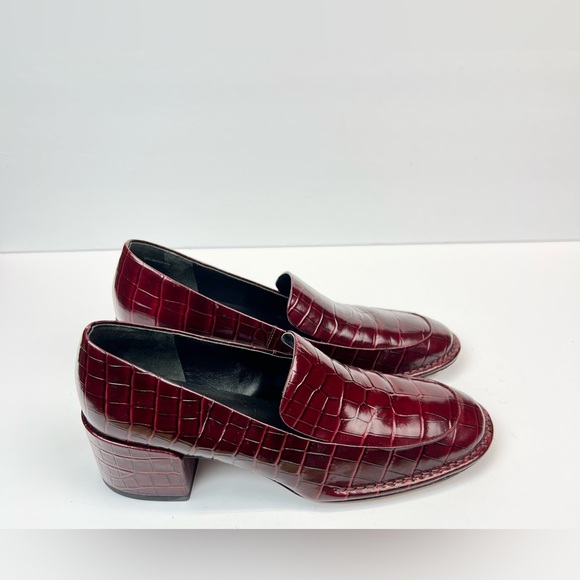 Vince Maroon Crocodile Pattern Loafers Womens Size 9.5M - Picture 1 of 14